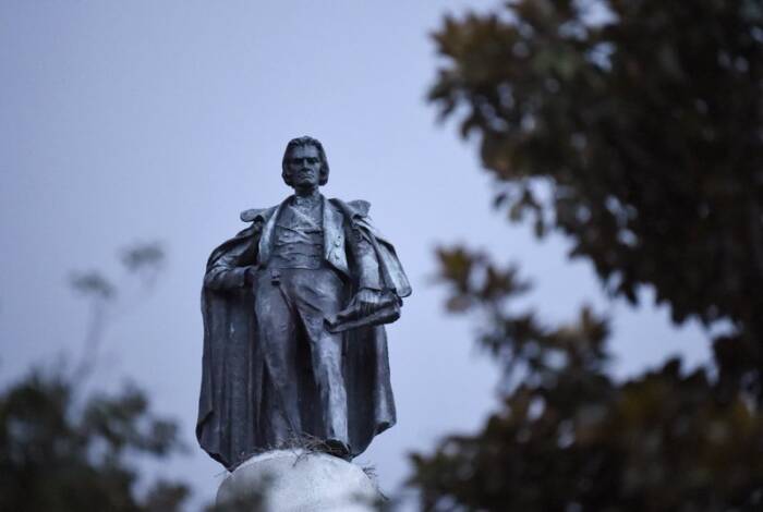 800 Slavery advocate’s statue being removed in South Carolina 