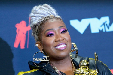 Missy-Elliott-buys-dream-wedding-dress-for-struggling-bride Missy Elliott buys dream wedding dress for  struggling bride 