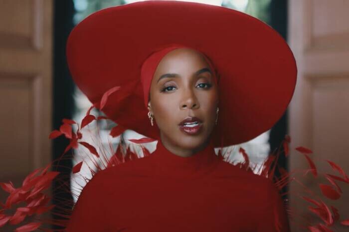 image16-1 Kelly Rowland releases new “Flowers” video 