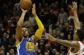 Dre Day: Andre Iguodala Hits a Game Winning 3 Pointer Against The Atlanta Hawks (Video)