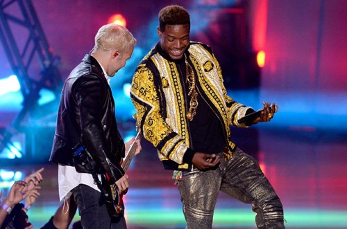 Fetty_Wap_Fall_Out_Boy_Perform_Trap_Queen-500x331 Fetty Wap Performs At The MTV Movie Awards With Fall Out Boy (Video)  