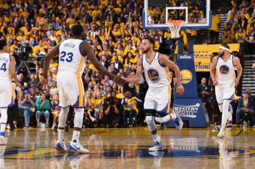 C__4eO5W0AA0dp8-500x333 The Golden State Warriors Defend Home Court; Take a (2-0) Series Lead After a Game 2 (136-100) Victory vs. the San Antonio Spurs (Video)  