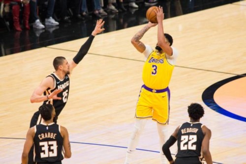 AD-500x334 The Marathon Continues: LeBron & The Lakers Are on a 7 Game Winning Streak After Defeating the Hawks (101-96)  